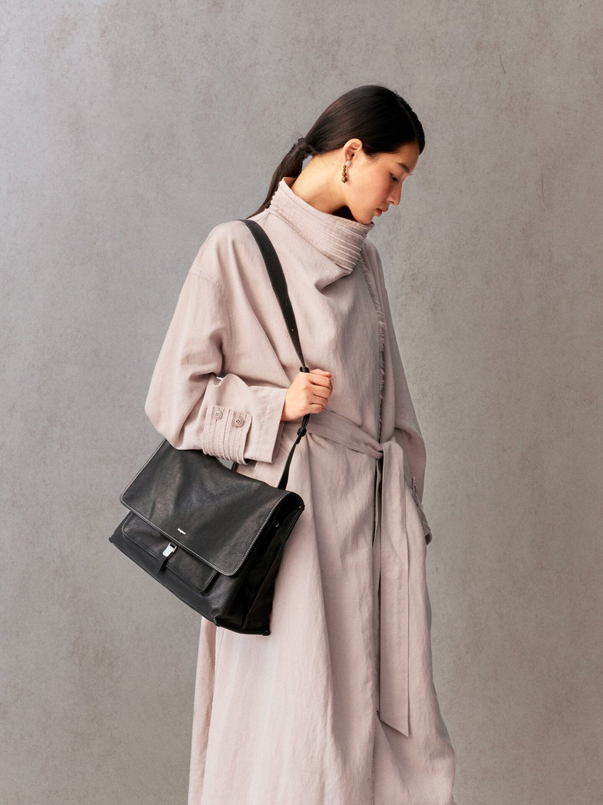 Medium Shan Messenger Bag